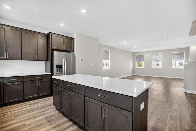 Building Photo - Beautiful 3 Bedroom, 2.5 Bath Bridgeport Townhome!