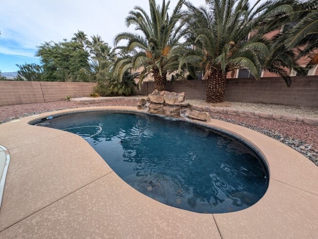 Building Photo - 8040 Villa Rosarito St