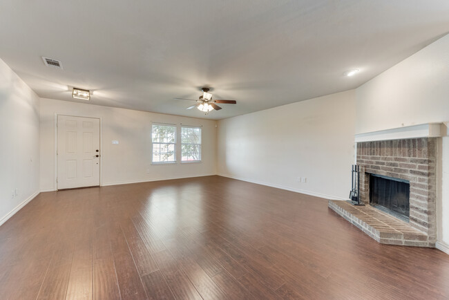 Building Photo - 52 Daisy Dr