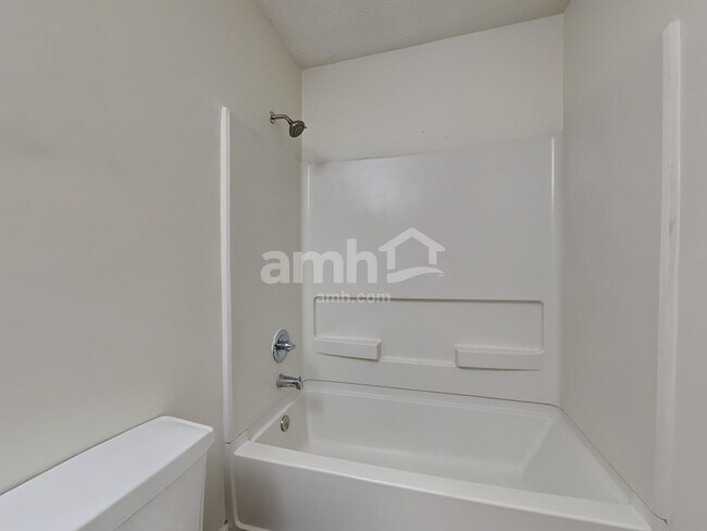 Building Photo - 3254 Ashgrove Ln SW