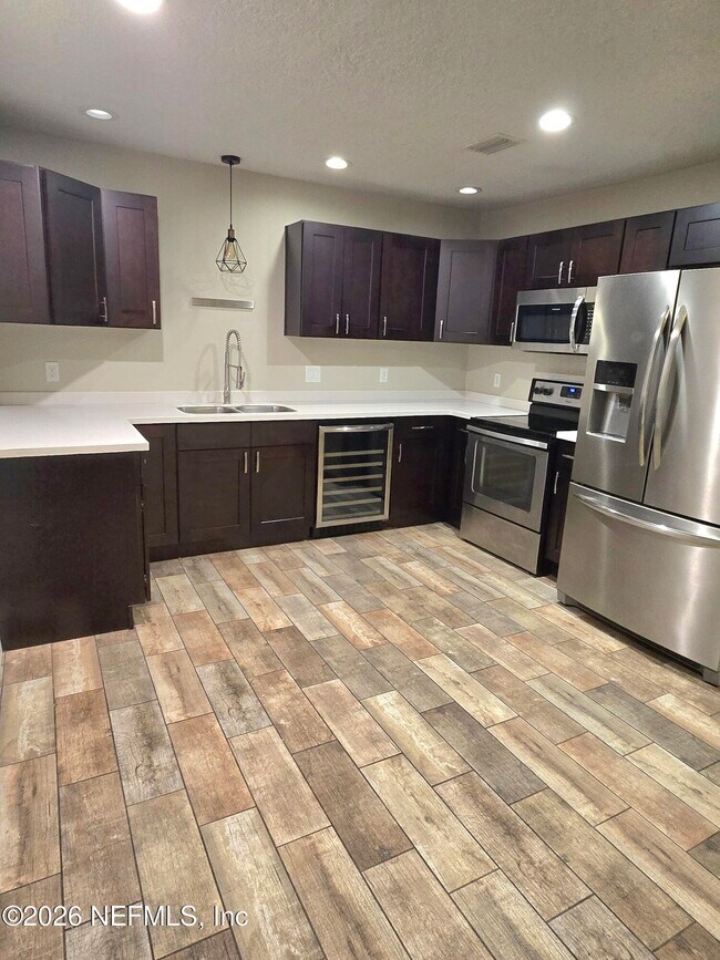 Building Photo - 615 Luna Ct