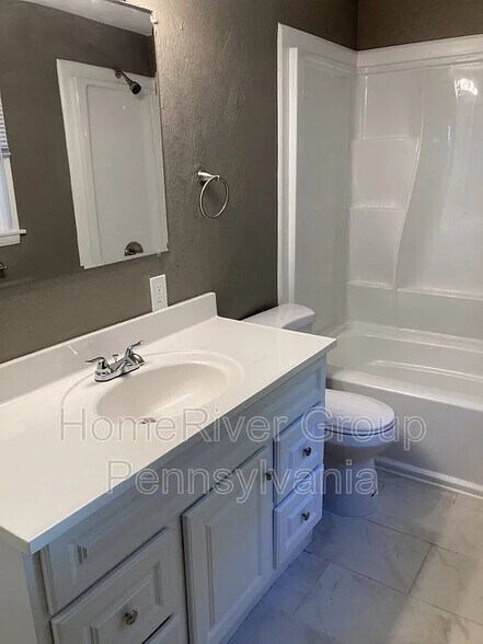 Building Photo - 523 Josephine St