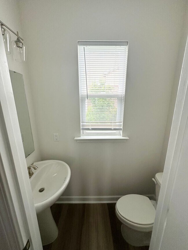 Building Photo - Spacious Townhome on Johns Island in Marsh...