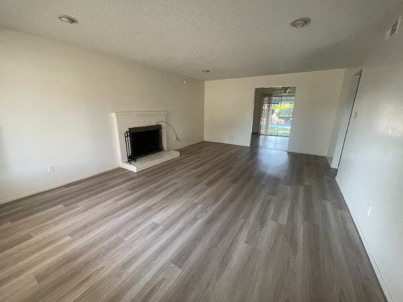 Primary Photo - 6630 Greenhaven Dr