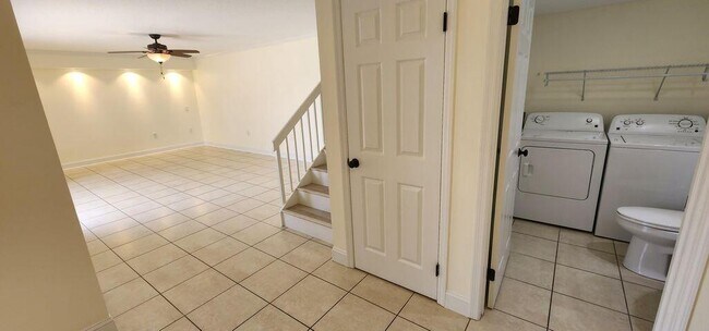 Building Photo - 913 9th Way