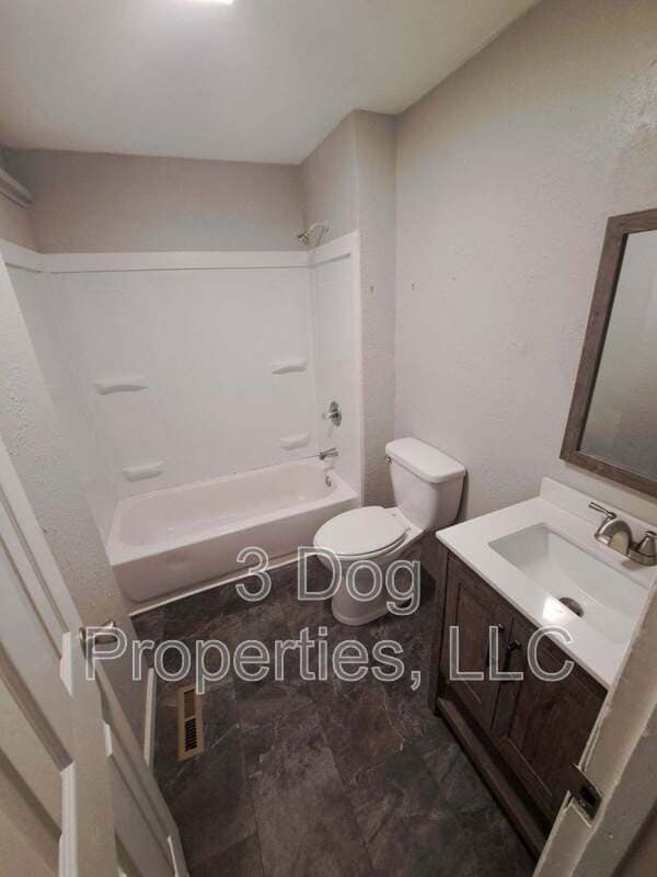 Building Photo - 412 N Hawthorne St