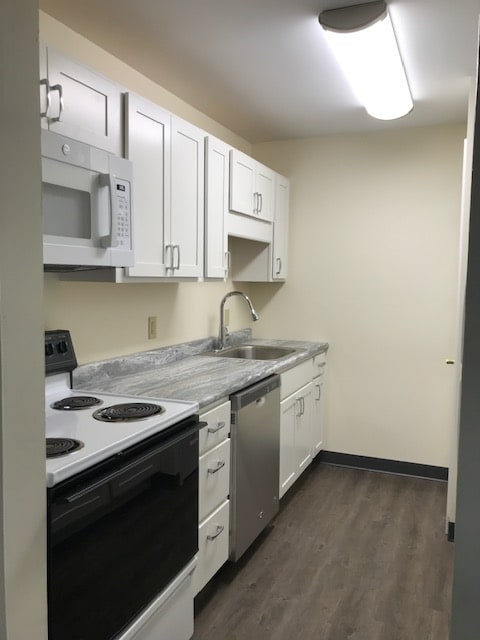 Building Photo - 401 County Line Rd