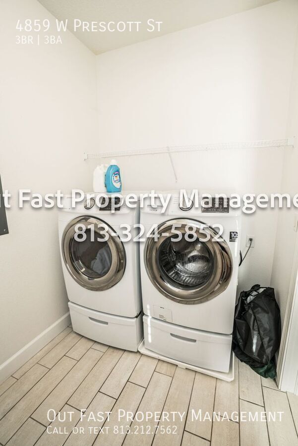 Building Photo - 4859 W Prescott St