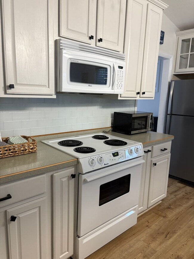 Building Photo - 2 Bedroom 2 Bath (+Bonus Bedoom) in Kill Devil Hills