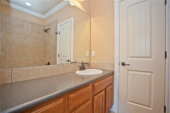 Building Photo - 4902 SW Fieldstone Blvd