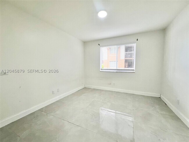 Building Photo - 842 NW 92nd Ave