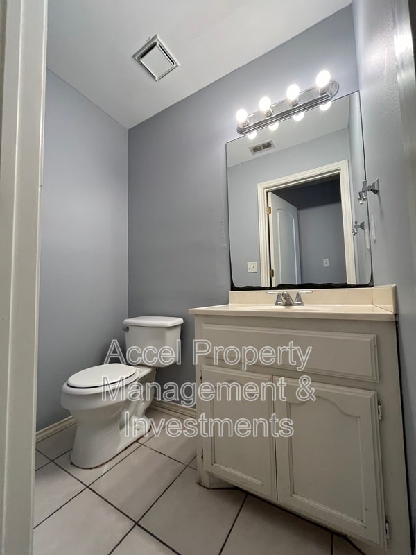 Building Photo - 1522 W Nolana Ave