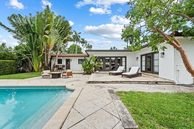 Building Photo - 331 Lido Dr