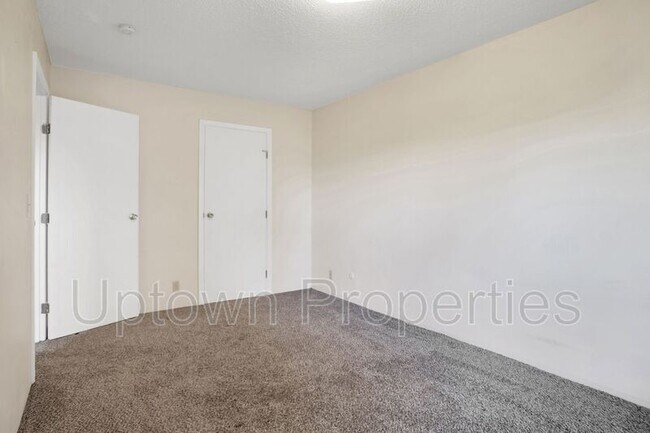 Building Photo - 4113 SE 28th Ave