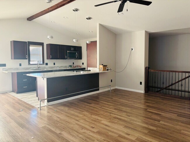 Building Photo - 4 bedroom 3 bath home