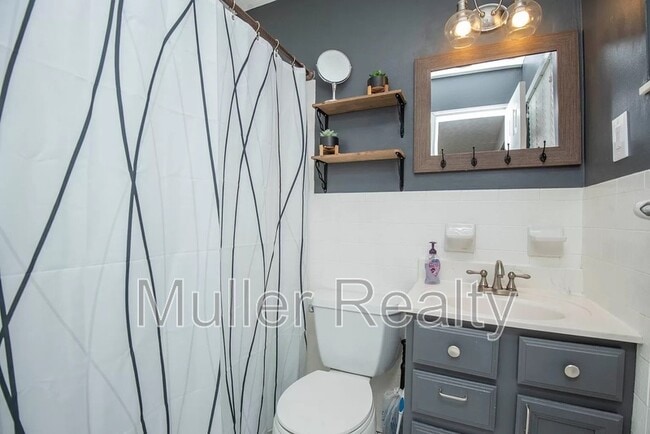 Building Photo - 10837 Dineen Dr