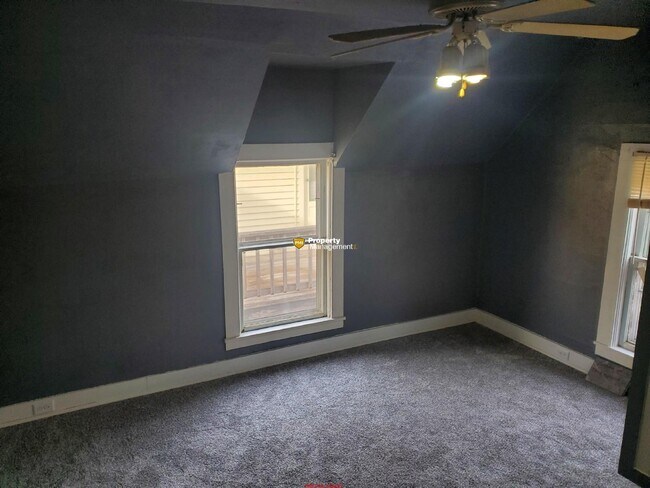 Building Photo - Downtown Appleton - Upper apartment