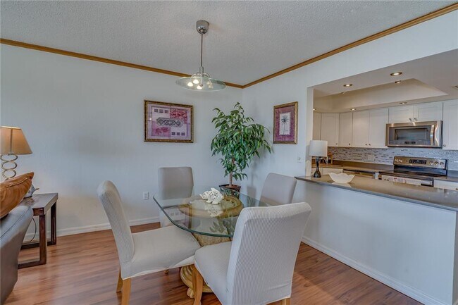 Building Photo - 4900 Brittany Dr S