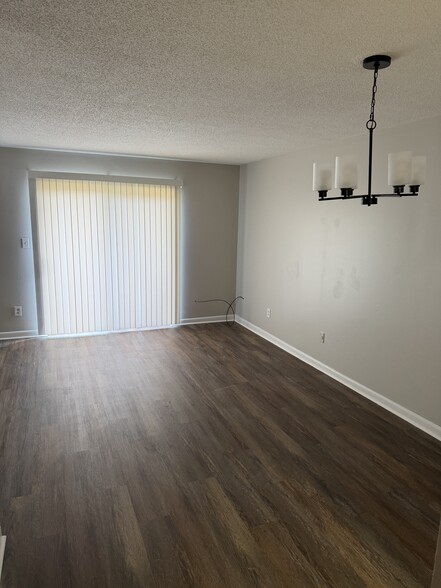 Den & Dining Area - 2813 31st Ave N