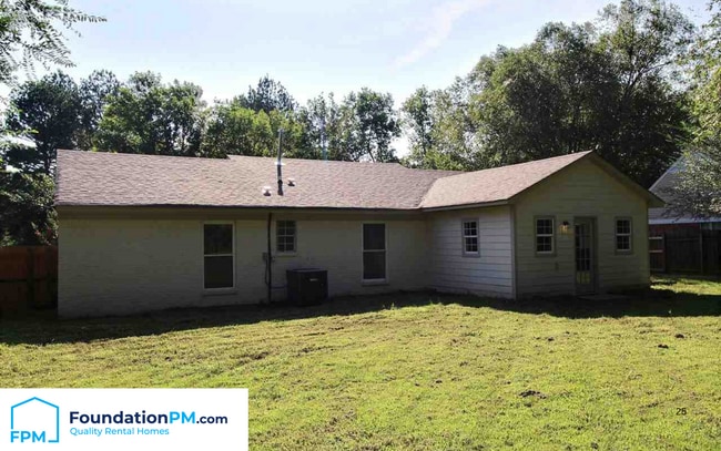 Building Photo - 1155 Brado Dr