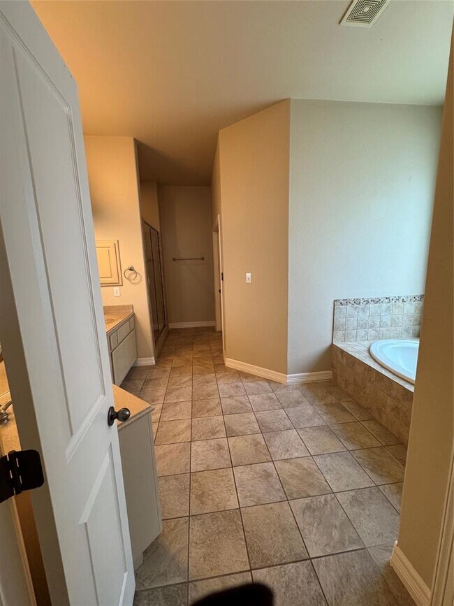 Building Photo - 1220 Pine Forest Cir