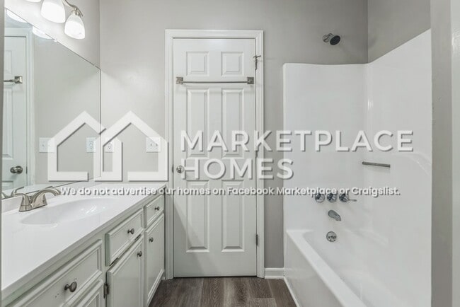 Building Photo - 212 Kemsing Rd