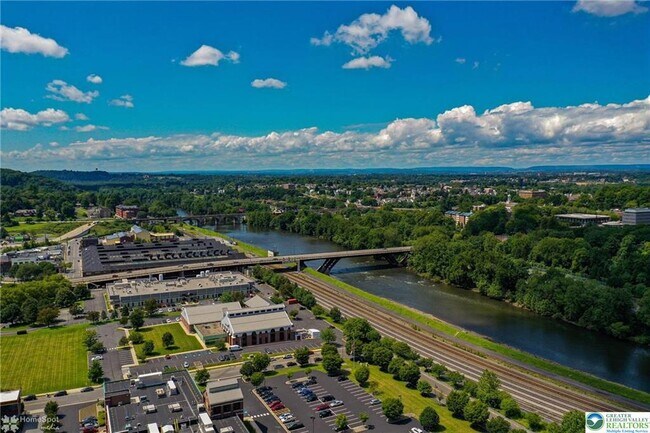 Building Photo - 11 W 2nd St