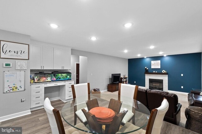 Building Photo - 6874 Caravan Ct