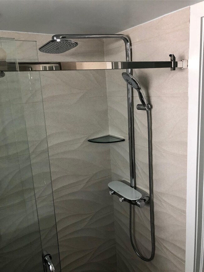 Building Photo - 333 NE 21st Ave