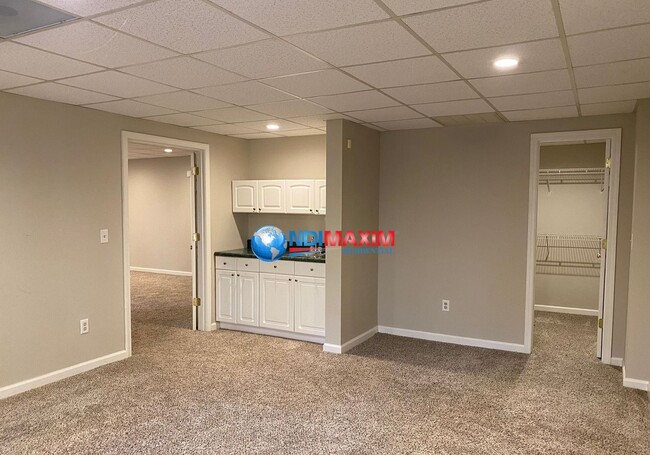 Building Photo - Spacious 6 bedrooms house in the NORTHVIEW...