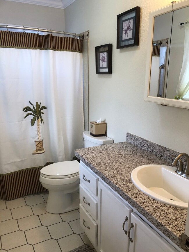 Building Photo - Charming Studio/1/1, Located in Waimanalo,...