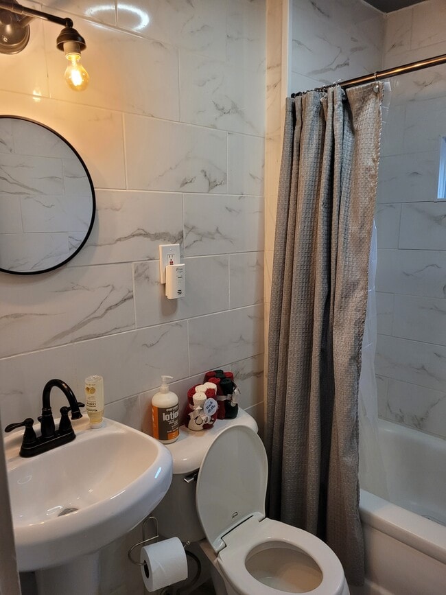 Building Photo - 1505 Aster Ave