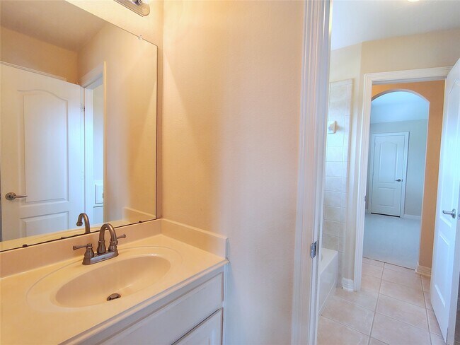 Building Photo - 5606 Grandwood Ln