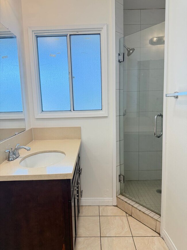 Building Photo - 2540 Hudspeth St