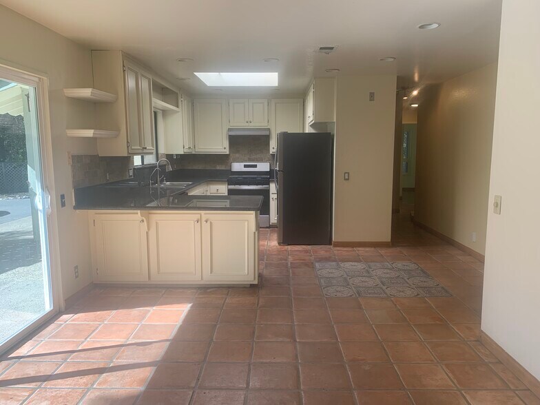 Building Photo - 30 Saint Francis Way