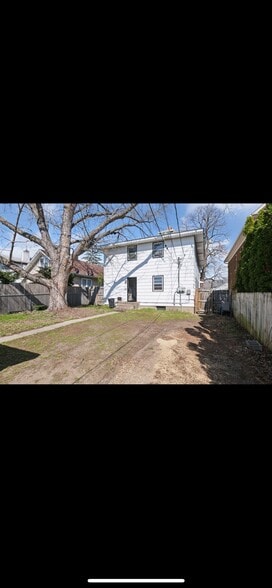 Building Photo - 332 Quincy St NE