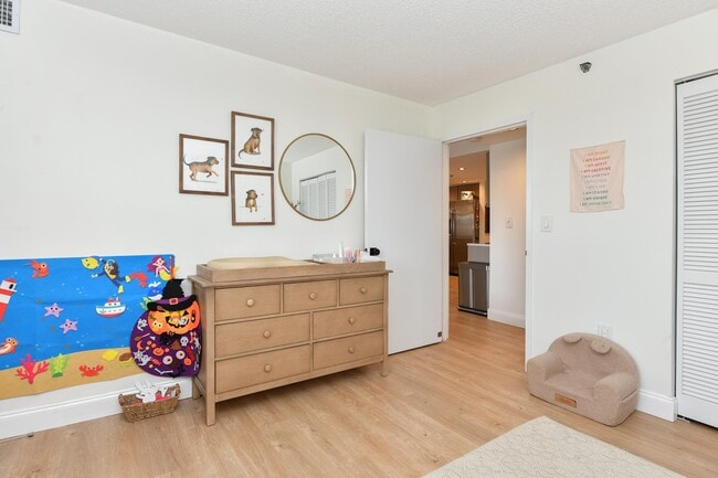 Building Photo - 700 1st St