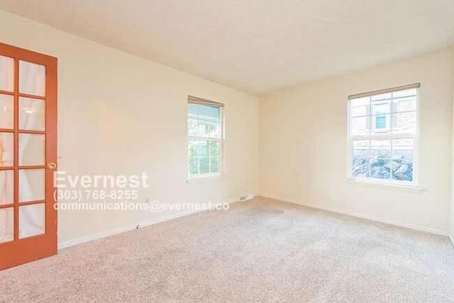 Building Photo - 2-Bedroom Home with Modern Amenities and C...
