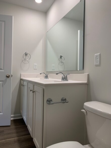 Building Photo - 6518 Sharks Tooth Trl