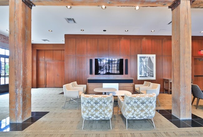 Building Photo - 500 W Harbor Dr