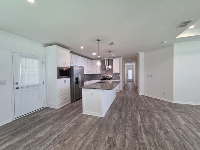 Building Photo - 2879 Canyon Dr