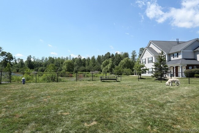 Building Photo - 5 S Autumn St