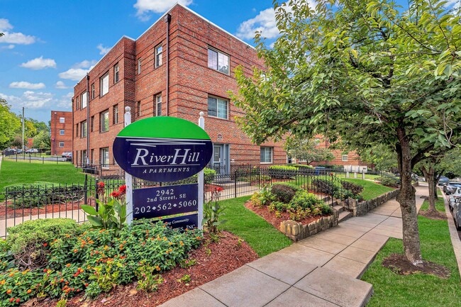 Building Photo - River Hill Apartments