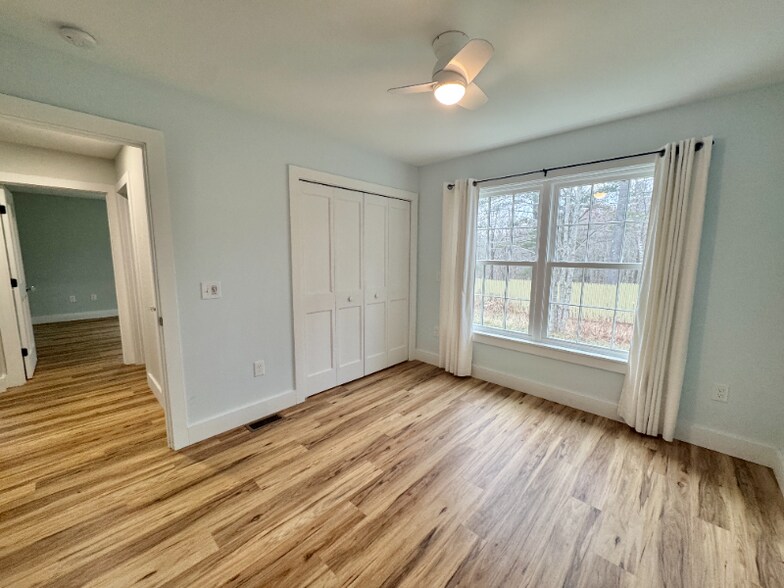 Building Photo - 49 Fort Point Cove Rd