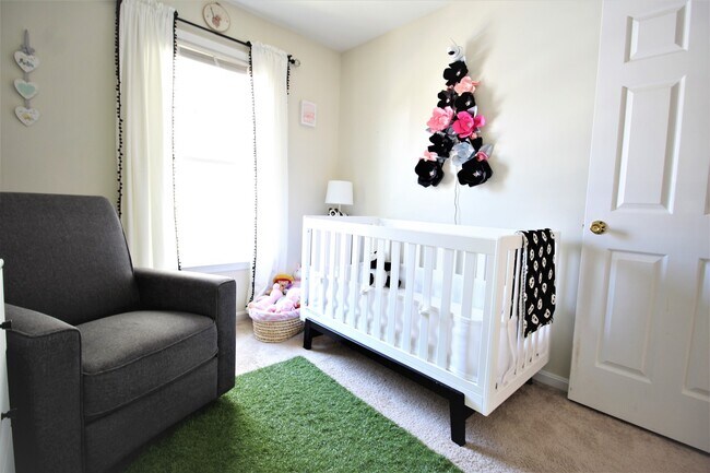 Building Photo - Fabulous Three Bedroom Three Level Townhome in the Heart of Kingstowne!