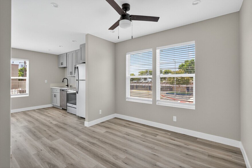 Building Photo - 113 S Lillie Ave