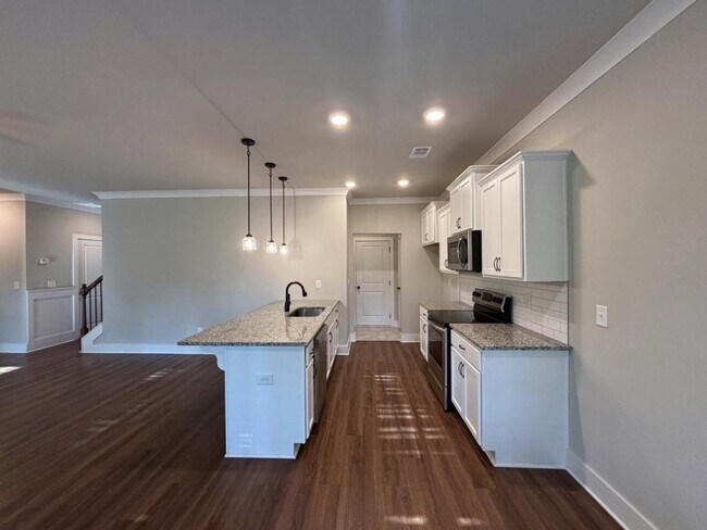 Building Photo - 173 Russell Way