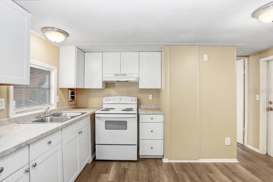Building Photo - 14606 Coral Dr