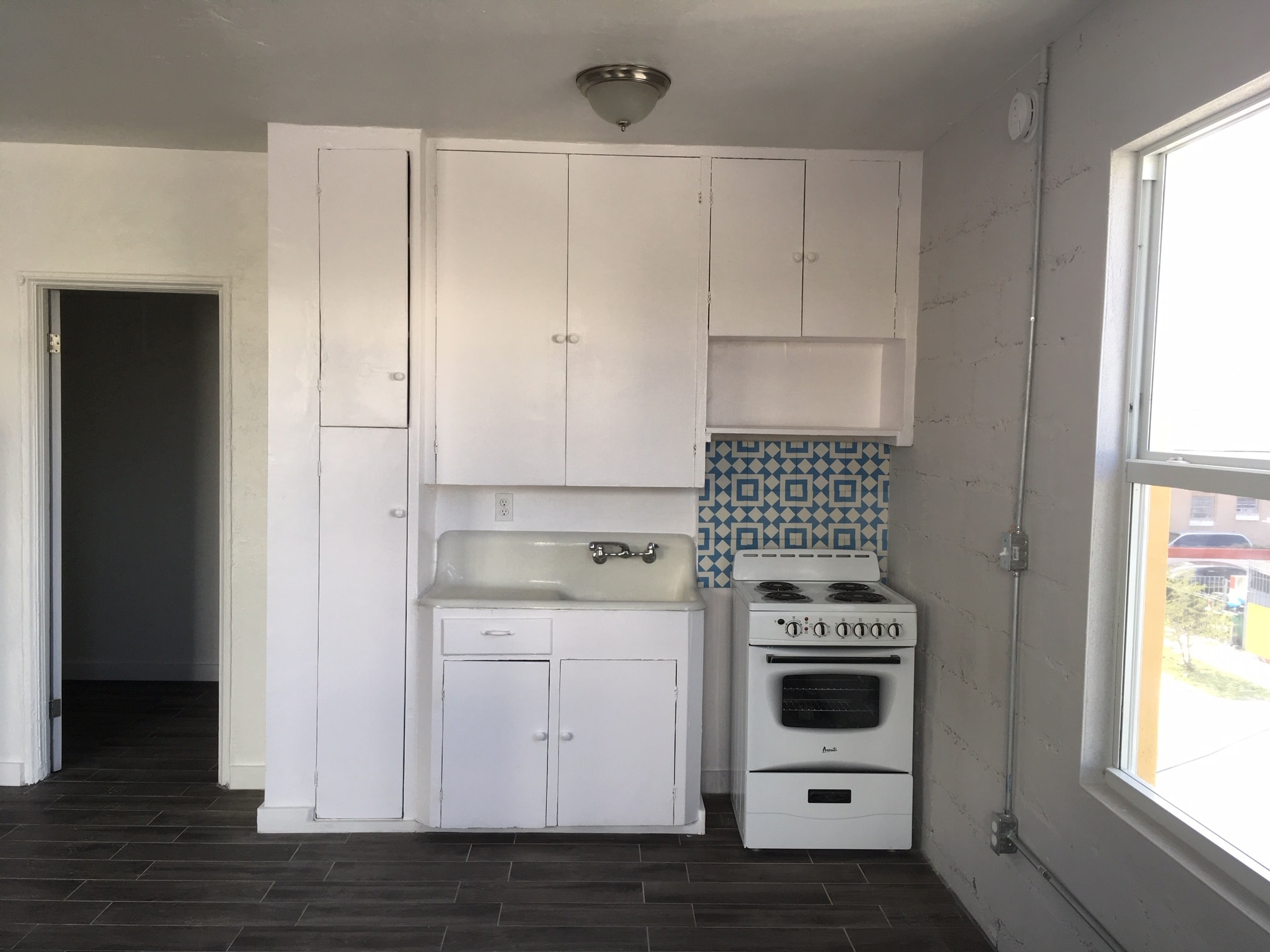 Kitchen - 240 NW 8th Ave