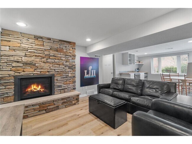 Building Photo - 5036 Richmond Dr